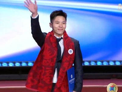 傳承浙商精神·第七屆世界浙商大會(huì)授予潔麗雅總裁石晶浙商新星榮譽(yù)稱(chēng)號(hào)